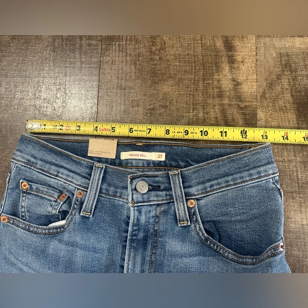 Levi's Light Blue High-Rise Jeans- Ribcage Bell - Picture 3 of 5